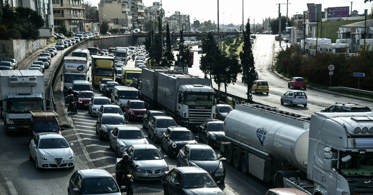 Κίνηση: Μεγάλο μποτιλιάρισμα στον Κηφισό – Μισάωρες καθυστερήσεις στην Αττική Οδό