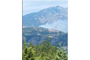 Καβάλα: Φωτιά ξέσπασε μεταξύ Ζαρκαδιάς και Μακρυχωρίου