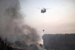 Φωτιά στην Αλεξανδρούπολη: Μήνυμα "112" για εκκένωση - Σηκώθηκαν τέσσερα εναέρια μέσα