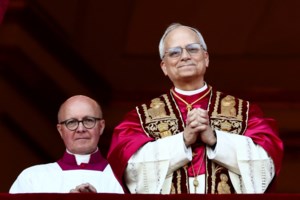 Η άγνωστη ιστορία για τη συνάντηση του Θανάση Βέγγου με τον νέο πάπα- Εγινε στην Κολομβία πριν από 30 χρόνια