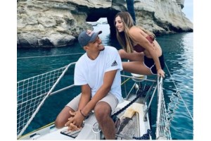 Η εξομολόγηση του Μανόλο Καραλή: Για κάποια παιδιά στο σχολείο, εγώ και η αδερφή μου ήμασταν απλώς τα "μαυράκια"