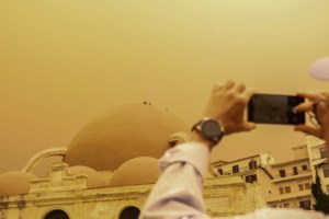 Καιρός: Ζέστη με ενισχυμένους ανέμους την Τετάρτη - Πού θα υπάρξει μικρή πτώση της θερμοκρασίας