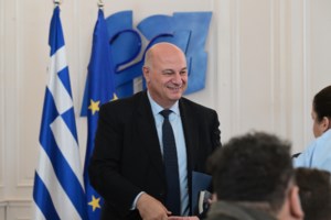 Αγροτικά μπλόκα: Αποσύρονται από Ε-65 και Νίκαια τα τρακτέρ των "σκληρών" - Σκέψη για συλλαλητήριο στην Αθήνα