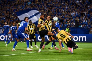 Συναγερμός στην ΕΛ.ΑΣ. για το ΑΕΚ - Λέφσκι Σόφιας: Μπλόκο σε Βούλγαρους οπαδούς με μαχαίρια στα διόδια
