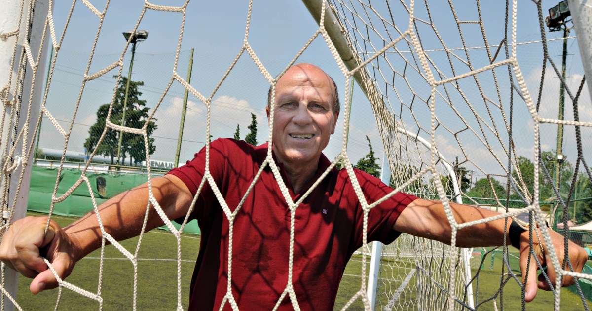 Μίμης Δομάζος: Φόρος τιμής από τον Παναθηναϊκό με τεράστιο πανό στο γήπεδο της λεωφ. Αλεξάνδρας