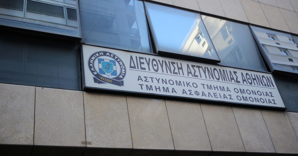 "Τους εμπιστεύτηκα, ήταν σε υπηρεσία": Τι κατέθεσε η 19χρονη για την υπόθεση βιασμού από αστυνομικούς στο ΑΤ Ομονοίας