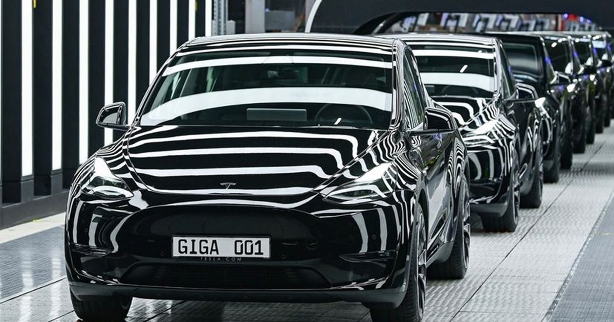 Tesla: Οι πωλήσεις των ηλεκτρικών αυτοκινήτων Tesla κατέγραψαν πτώση 13% - Υποχωρεί η μετοχή στη Γουόλ Στριτ