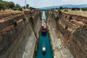 Συναγερμός στον Ισθμό της Κορίνθου: Εντοπίστηκε σορός να επιπλέει στο κανάλι