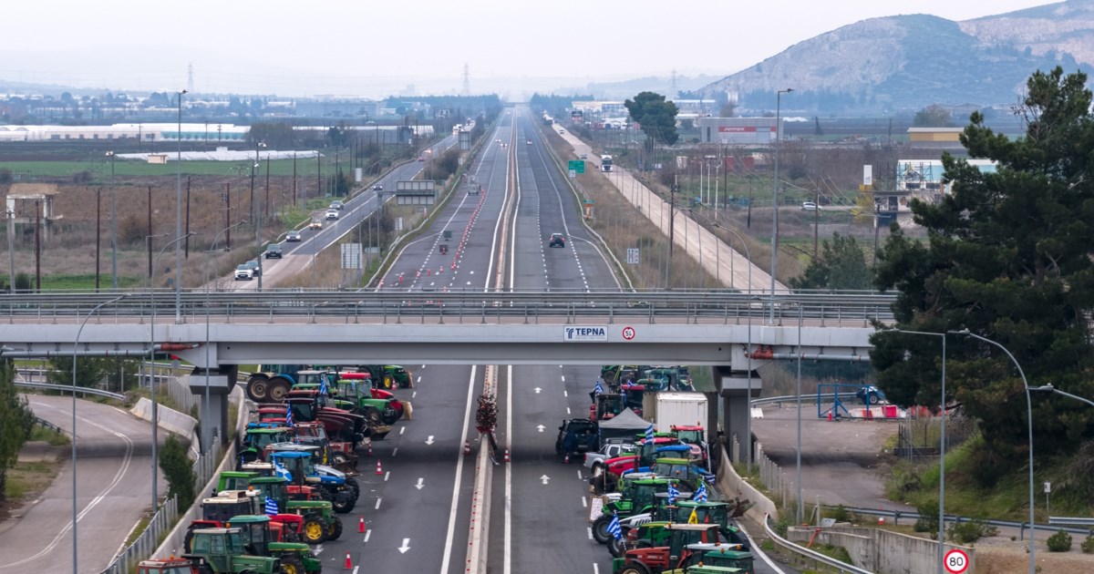 Αγροτικά μπλόκα: Μετ' εμποδίων η έξοδος για τους εκδρομείς - Με χαμηλές ταχύτητες τα ΙΧ - εικόνα 3