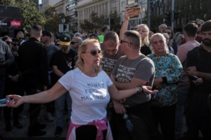 Χαμός στο Βελιγράδι: Συνελήφθη πρώην μπασκετμπολίστας της εθνικής Σερβίας στις αντικυβερνητικές διαδηλώσεις