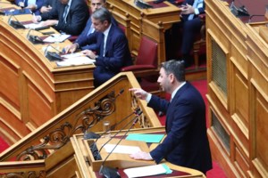 ΠΑΣΟΚ σε αναταράξεις: Τα περί "αθλιότητων" Δούκα και τα καρφιά Διαμαντοπούλου σε ΝΔ για τοξικότητα