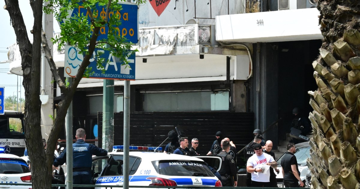 Αιματηρό σκηνικό σε μπαρ στην Καλλιθέα: Ο μεθυσμένος 58χρονος πυροβόλησε την ιδιοκτήτρια με ούζι επειδή "έφαγε πόρτα"