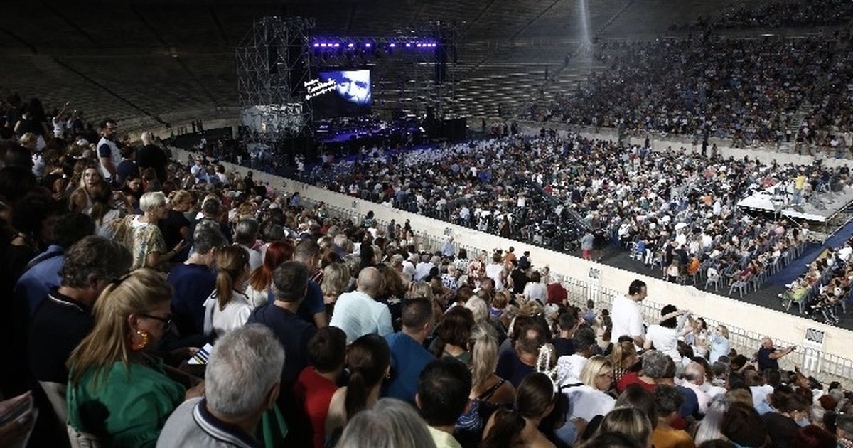 "Όλοι σε φωνάζαν αρχηγό": Η συγκλονιστική εμφάνιση της Χαρούλας Αλεξίου στο Καλλιμάρμαρο [βίντεο] - εικόνα 9