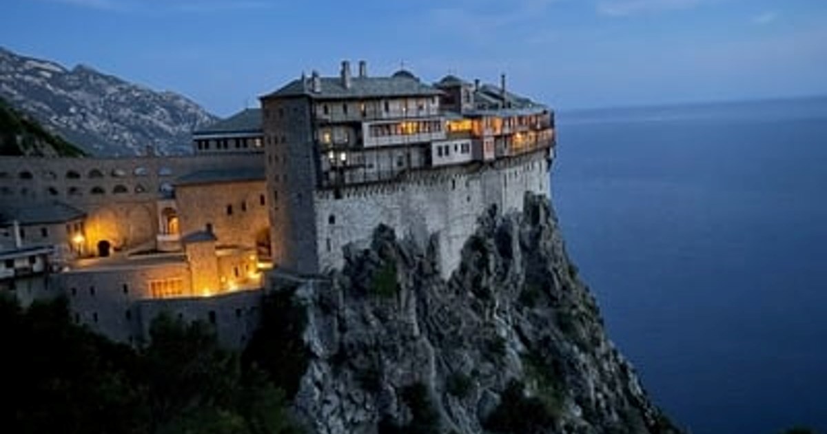 Τραγωδία στο Αγιο Όρος: Νεκρός μοναχός μετά από τροχαίο