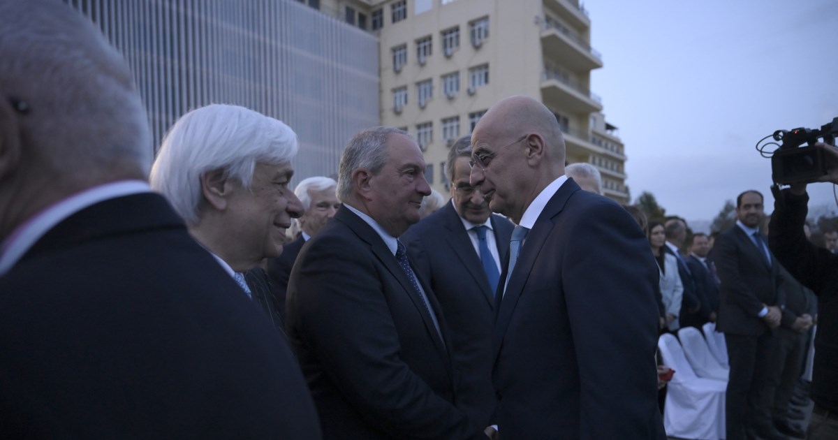 Βελόπουλος κατά Δένδια: Τον προαλείφουν για διάδοχο του Μητσοτάκη - Δεν μπορεί να κάνει τον στρατό "η Αλίκη στο ναυτικό"