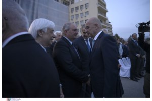 Βελόπουλος κατά Δένδια: Τον προαλείφουν για διάδοχο του Μητσοτάκη - Δεν μπορεί να κάνει τον στρατό "η Αλίκη στο ναυτικό"