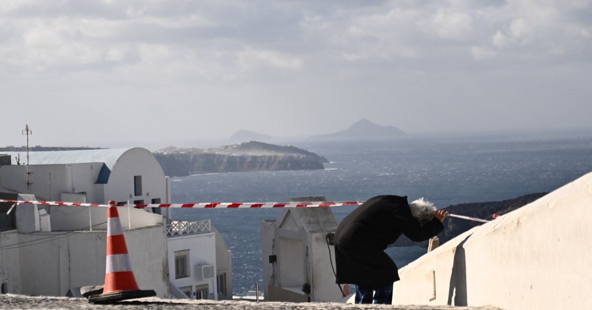 Σαντορίνη: Δύο νέοι υποθαλάσσιοι σεισμογράφοι στην Καλντέρα – Νέες δονήσεις 4,2 και 4,1 Ρίχτερ - εικόνα 2