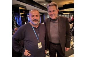 Viral η μεταμόρφωση του Πάνου Καμμένου: Από την απώλεια κιλών στην... ξανθιά τούφα - "Δόντια Ψινάκη και μαλλί Φαραντούρη"