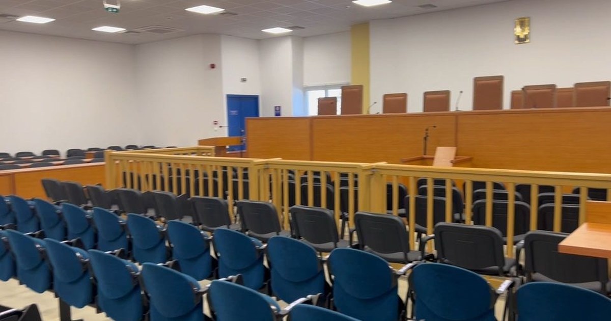 Δίκη για τα Τέμπη: Έτσι διαμορφώθηκε η αίθουσα - Πώς θα εισέλθουν δικηγόροι, κατηγορούμενοι, συγγενείς θυμάτων και δημοσιογράφοι