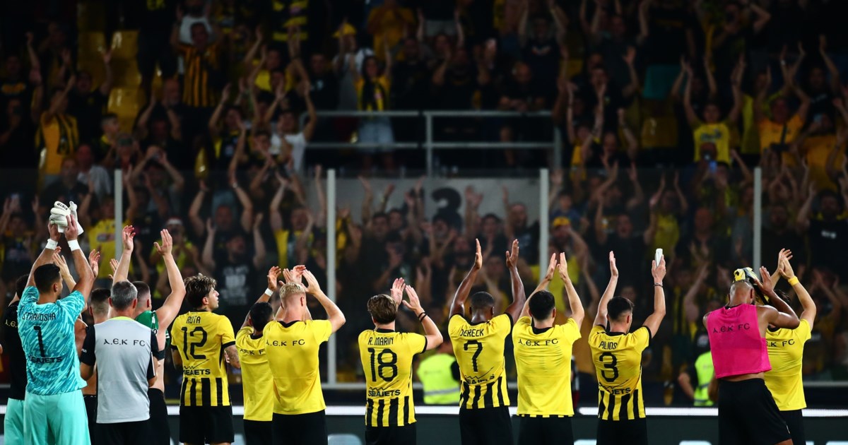 Στο γήπεδο της ΑΕΚ ο "πράσινος" Αλέξης Τσίπρας - Ποια υπόσχεση εκπλήρωσε