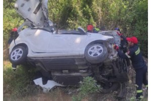 Χαλκίδα: Μοτοσικλέτα καρφώθηκε στις μπαριέρες πριν την υψηλή γέφυρα - Στο νοσοκομείο ο οδηγός