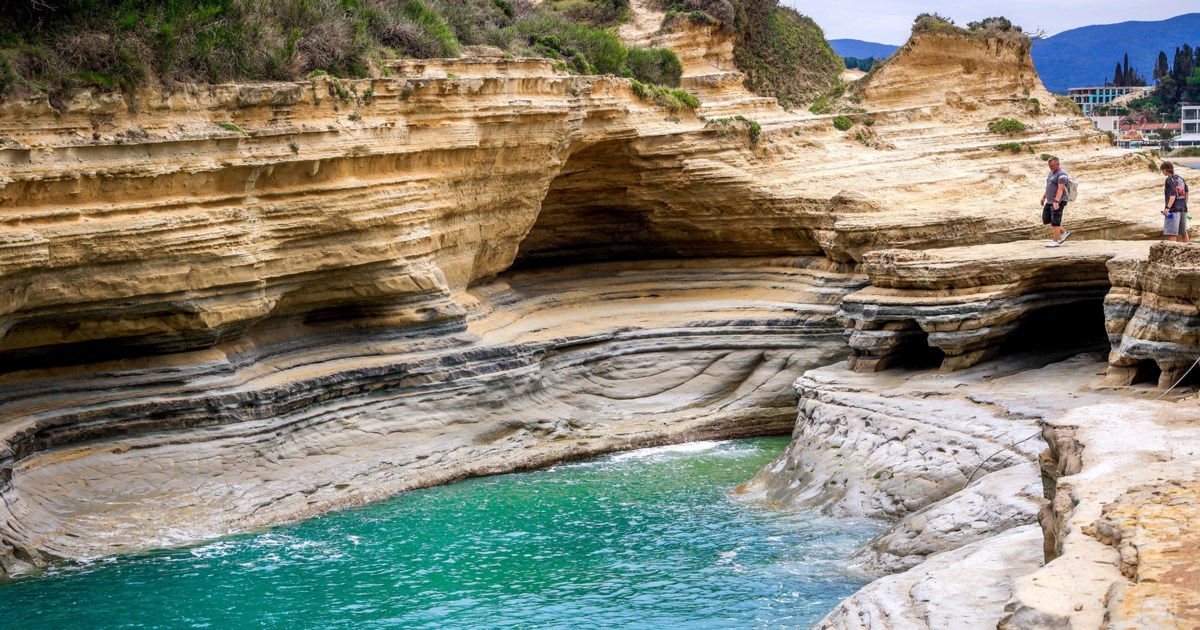 Κρήτη: Τουρίστας πυρπόλησε το αυτοκίνητο που είχε νοικιάσει και έφυγε