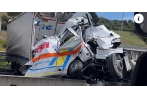 Σοβαρό τροχαίο με Δύο νεκρές και μία τραυματία κοντά στη Λίμνη Βουλιαγμένης Λουτρακίου