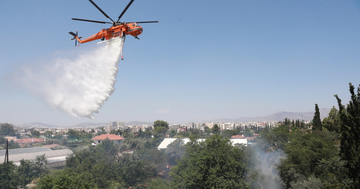 Φωτιά σε αυτοκίνητο στο Χαλάνδρι: Διακοπή κυκλοφορίας από την Τροχαία