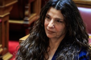 "Αιμορραγεί" ο ΣΥΡΙΖΑ: Φεύγει με... φόρα η Τσαπανίδου αλλά κλείνει και την πόρτα της Βουλής στον Κασσελάκη - εικόνα 3
