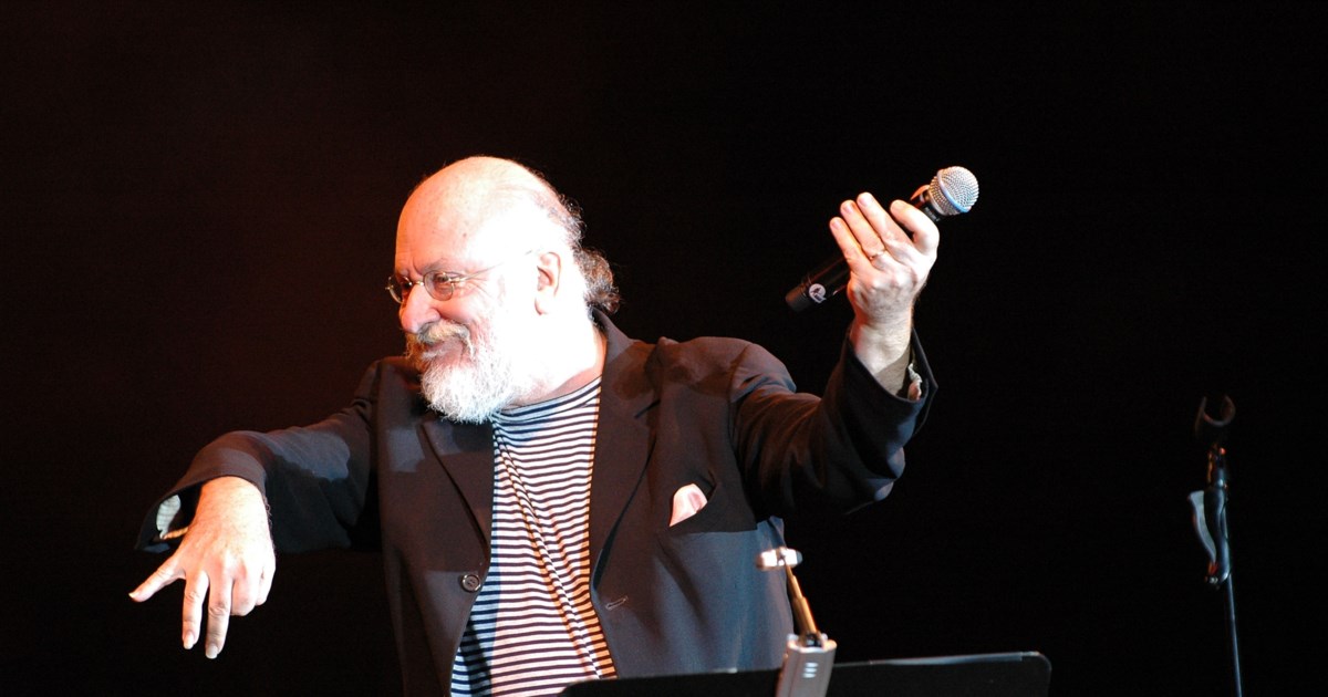 Η στιγμή που φτάνει η σορός του Διονύση Σαββόπουλου στη Μητρόπολη – Σε λαϊκό προσκύνημα μέχρι τις 11:30 - εικόνα 6