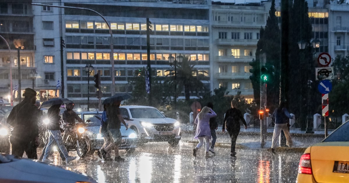 Άνοιξαν οι ουρανοί στην Αθήνα - Ξαφνική μπόρα σε πολλές περιοχές [βίντεο]