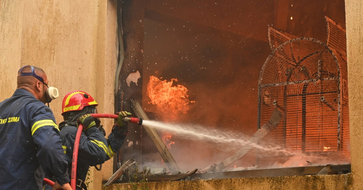 Τσατραφύλλιας για Mega-fire: Η φωτιά δημιουργεί τον δικό της καιρό - Κολυδάς: Μετά τις 7 το απόγευμα θα κοπάσουν οι άνεμοι - εικόνα 2