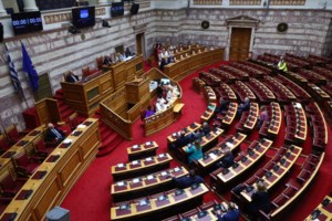 Σάλος με τη δήλωση Φλωρίδη στη Βουλή ότι η αντιπολίτευση "λειτουργεί υπέρ της Τουρκίας" - "Αίσχος, να παραιτηθεί"
