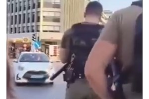 Νέα Φιλαδέλφεια: Άγνωστοι επιτέθηκαν σε διμοιρία των ΜΑΤ έξω από το γήπεδο - Τραυματίστηκαν τρεις αστυνομικοί