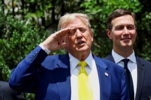 Ανάλυση: Τα σενάρια για την αλλαγή καθεστώτος και τον διάδοχο του Αλί Χαμενεΐ - Η Δύση και ο εξόριστος γιος του Σάχη - εικόνα 2