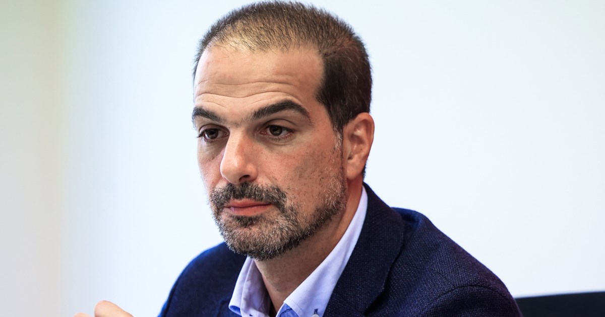 Κώστας Ζαχαριάδης: Μεγάλη απάτη, μεγάλη ντροπή οι χρεώσεις των τραπεζών