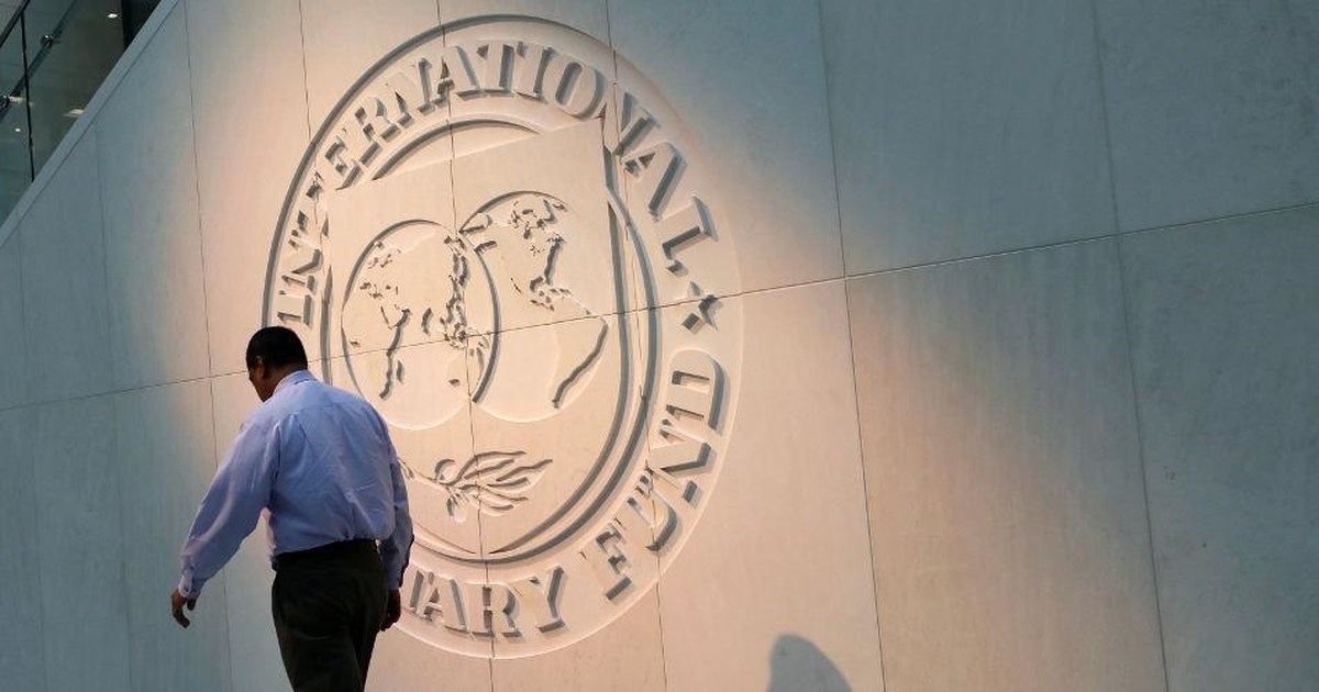 ΔΝΤ: Προβλέπει πρωτογενή πλεονάσματα και συνεχή μείωση του δημόσιου χρέους της Ελλάδας - Στο 130,2% του ΑΕΠ έως το 2030