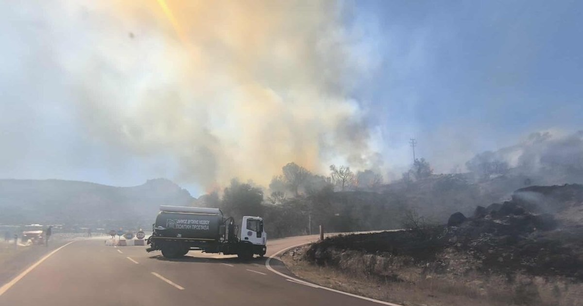 Στις φλόγες αυτοκίνητο στο πάρκινγκ του ΣΕΦ - Μεγάλο μποτιλιάρισμα [βίντεο]