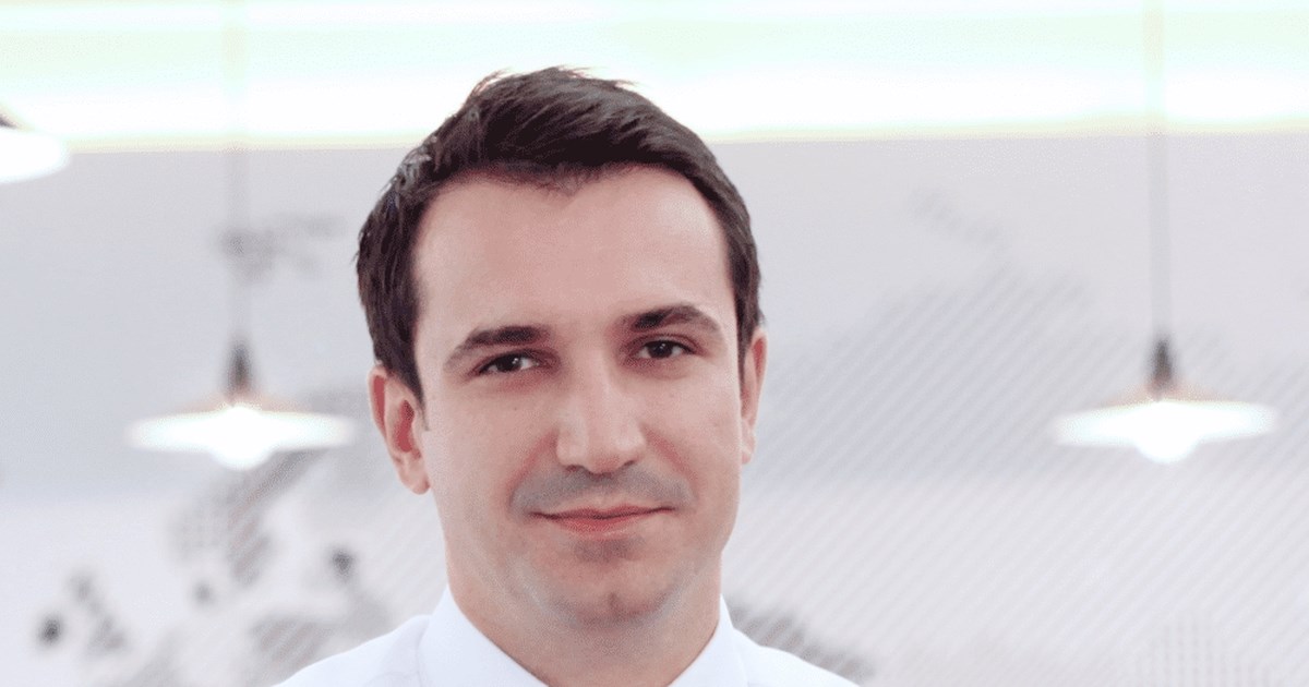 Σαμίρ Μάνε: Ο πλουσιότερος άνθρωπος στην Αλβανία - Ο δισεκατομμυριούχος που κάποτε πουλούσε βιντεοκασέτες - εικόνα 2