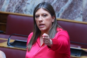 Νέα κόντρα Κωνσταντοπούλου - ΚΚΕ: "Αφήνετε κενά έδρανα εισπράττοντας μισθό" - "Το τέλος του κατήφορου είναι ο βούρκος"