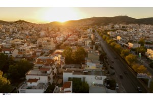 Οφειλές και γραφειοκρατία στερούν 300.000 κατοικίες από την αγορά ακινήτων