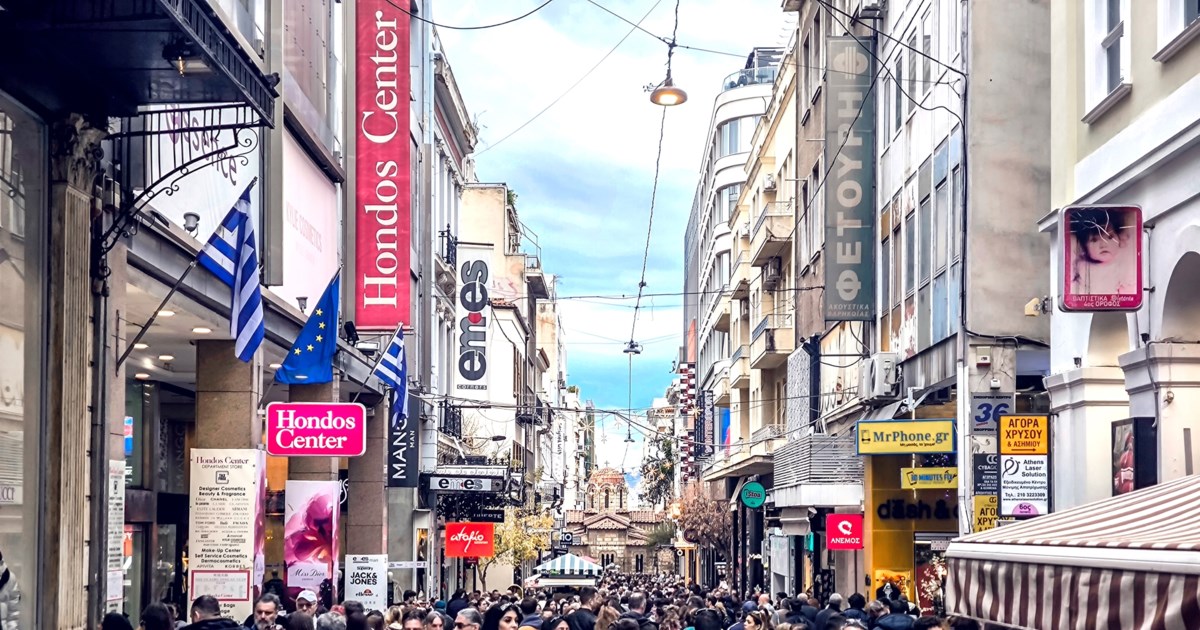 Πώς και γιατί περισσότεροι από τρία εκατομμύρια Έλληνες θα δουν το εισόδημά τους να μειώνεται