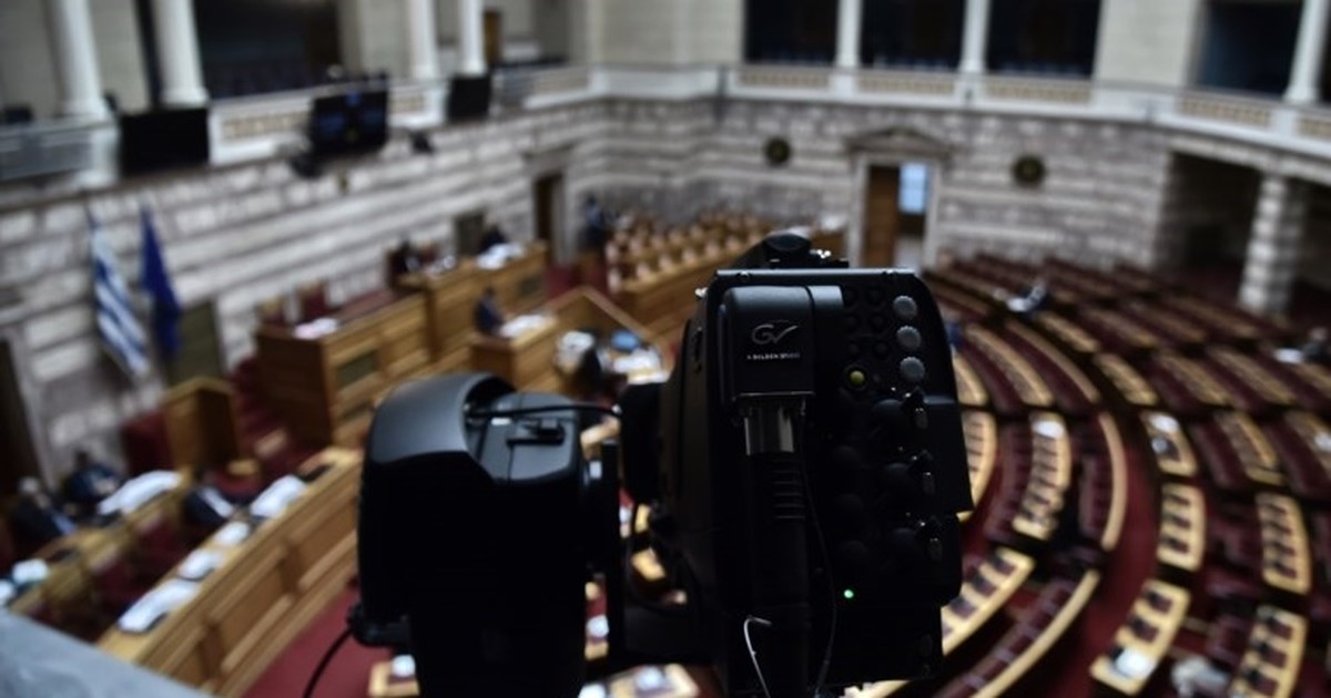 Πόθεν έσχες: Ο Δημήτρης Κουτσούμπας και η σύζυγός του δηλώνουν 10.000 ευρώ καταθέσεις