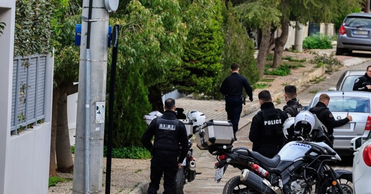 Γλυφάδα: Συνελήφθη 16χρονος μαθητής σε ΕΠΑΛ με τρία μαχαίρια και έναν κόφτη