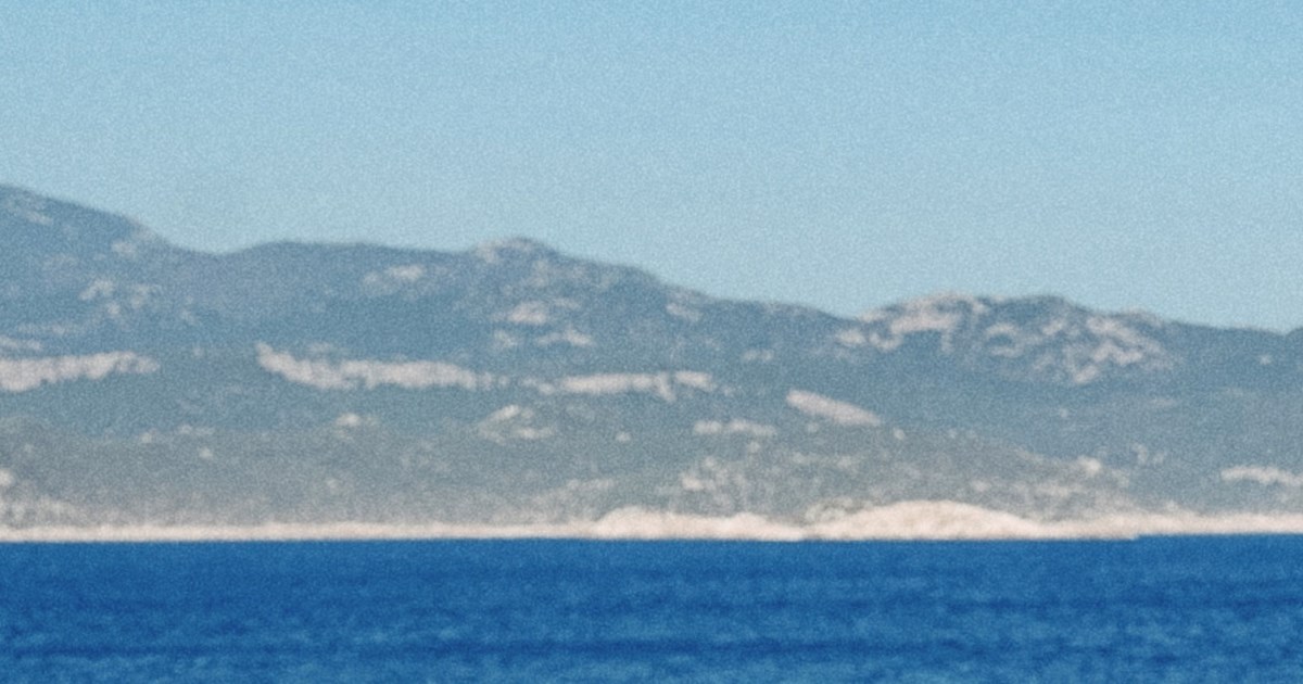 Ευγενία Σαμαρά, Σμαράγδα Καρύδη και Ελισάβετ Κωνσταντινίδου "τσακώνονται" με ένα SUP στην Αίγινα - εικόνα 4