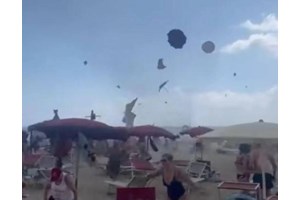 Ιταλία: Καραμπόλα με νεκρούς και τραυματίες - Ενεπλάκησαν φορτηγά, ασθενοφόρο, λεωφορείο και τροχόσπιτο - "Σώθηκα για λίγα μέτρα"