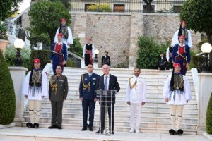 Εξαλλη η Ακρίτα για τη δεξίωση στο Προεδρικό: Τα ορφανά του Παττακού, οι μεζέδες με σολομό και η... μήνυση του Τασούλα