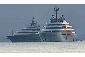 Στην Πάρο ένα από τα πολυτελέστερα γιοτ στον κόσμο: Το πλωτό παλάτι του σεΐχη Αμπντουλάχ μπιν Ζαγιέντ αλ Ναχιάν - εικόνα 2