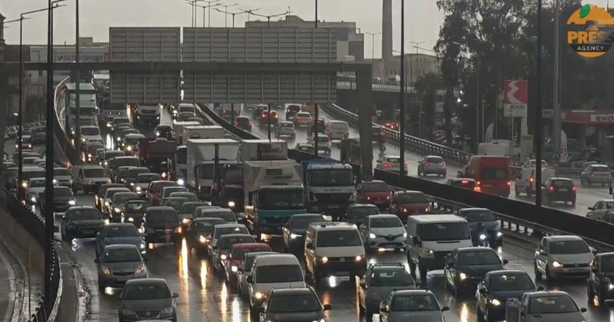 Βάρη: Στο φως αυτοκίνητο που βυθίστηκε στο ρέμα Κόρμπι [βίντεο]