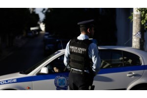 Άγριο επεισόδιο στη Θεσσαλονίκη: Ξυλοκόπησαν 60χρονο που τους έκανε παρατήρηση για τη μουσική και επιτέθηκαν σε αστυνομικούς